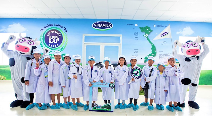 Chương[-]trình[-]Sữa[-]học[-]đường[-]chính[-]thức[-]đến[-]với[-]học[-]sinh[-]tỉnh[-]Vĩnh[-]Long
